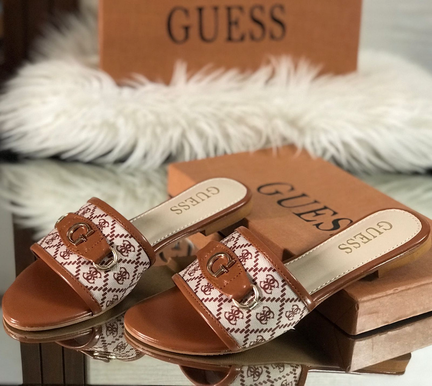 Guess Slipper