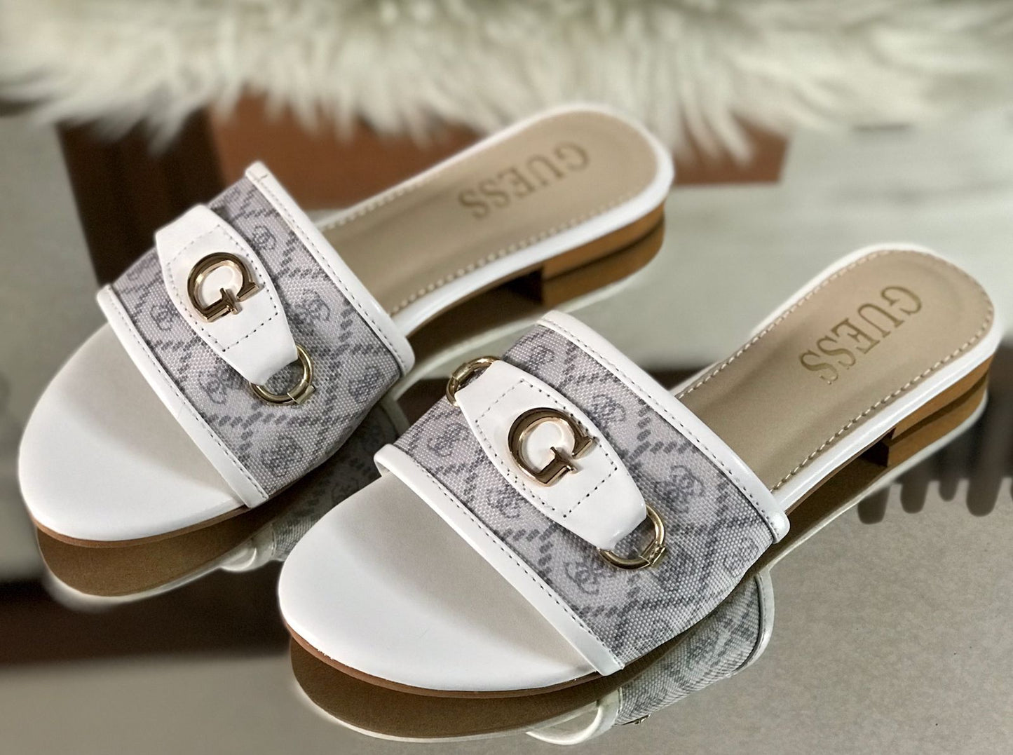 Guess Slipper