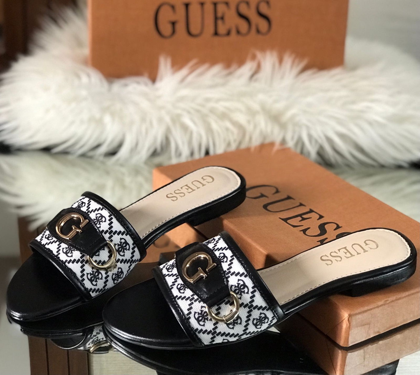 Guess Slipper