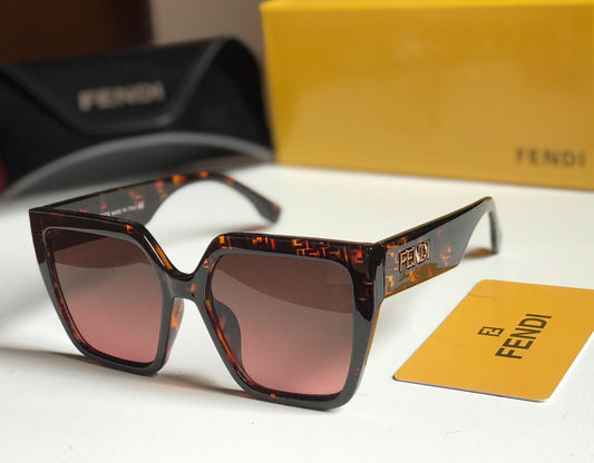 FENDI Sunglass.