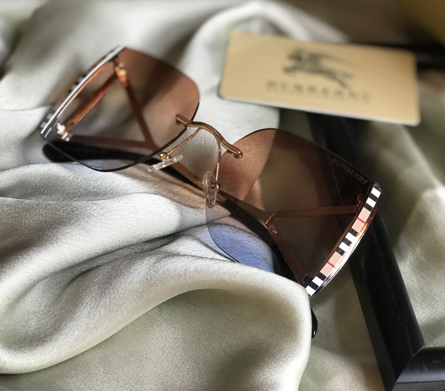 BURBERRY Sunglass