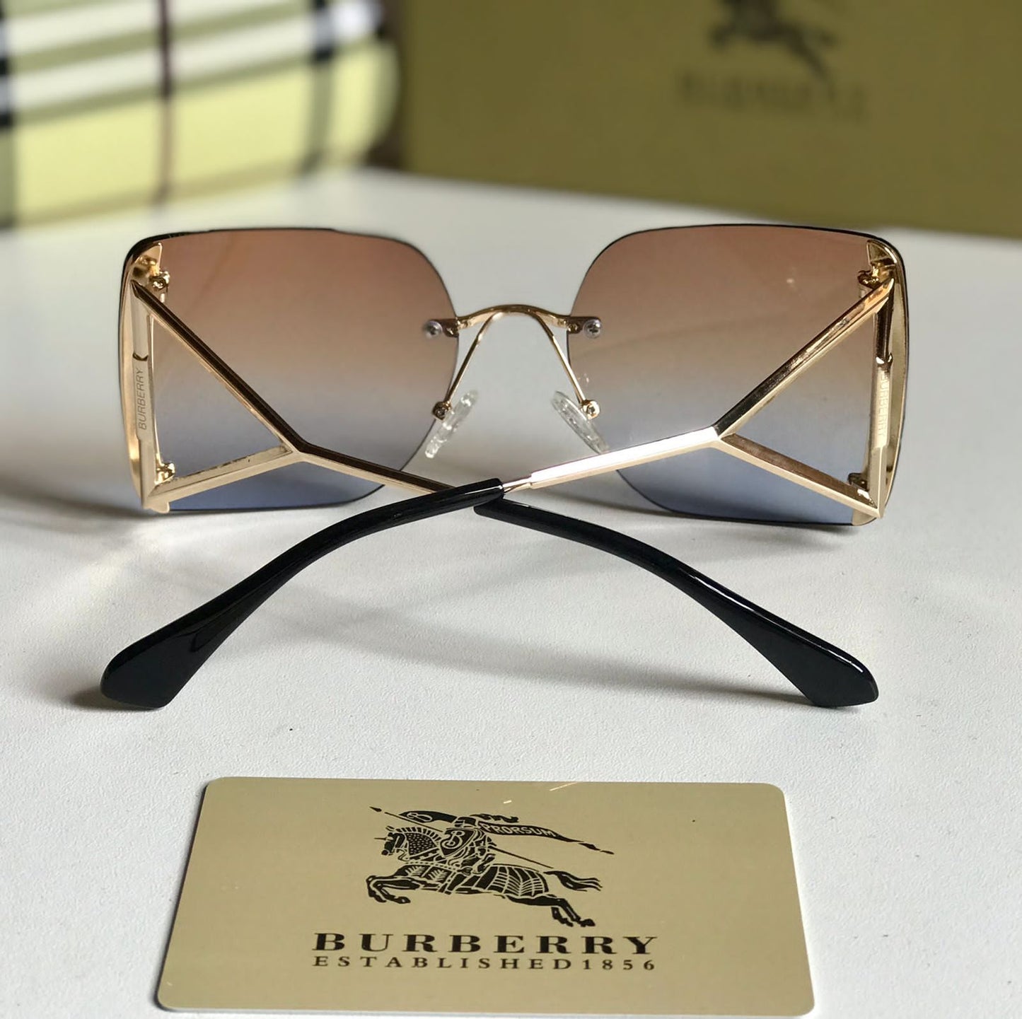 BURBERRY Sunglass