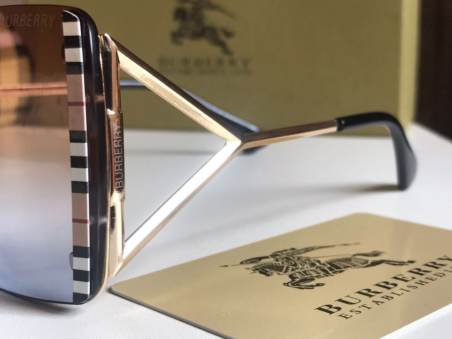 BURBERRY Sunglass