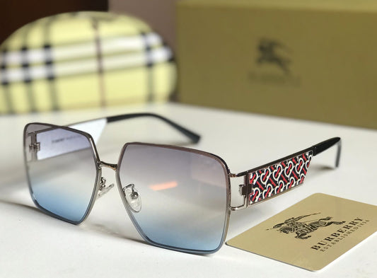 BURBERRY Sunglass.