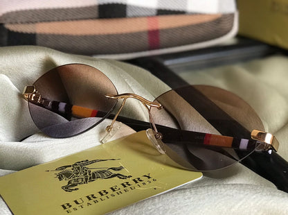 BURBERRY  Sunglass.