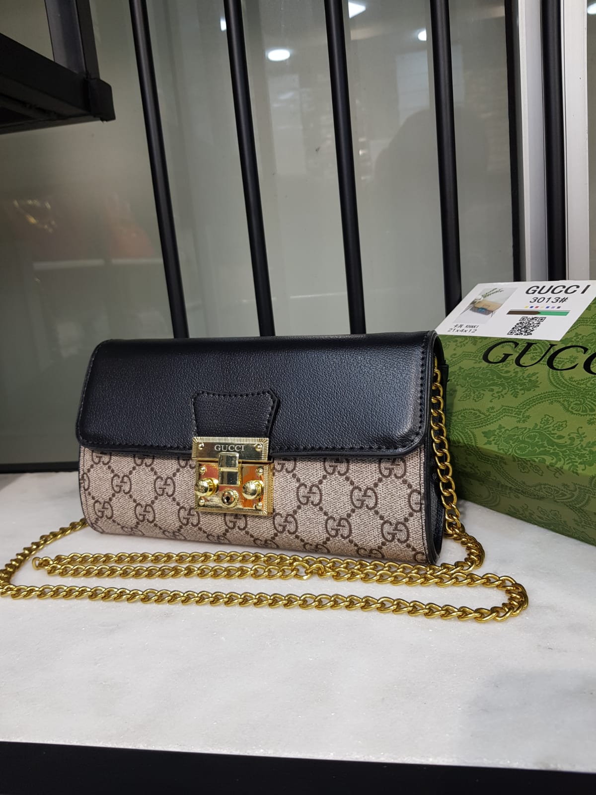 Gucci Continental Wallet on Chain