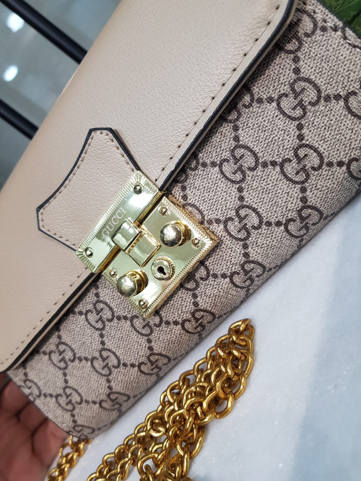 Gucci Continental Wallet on Chain