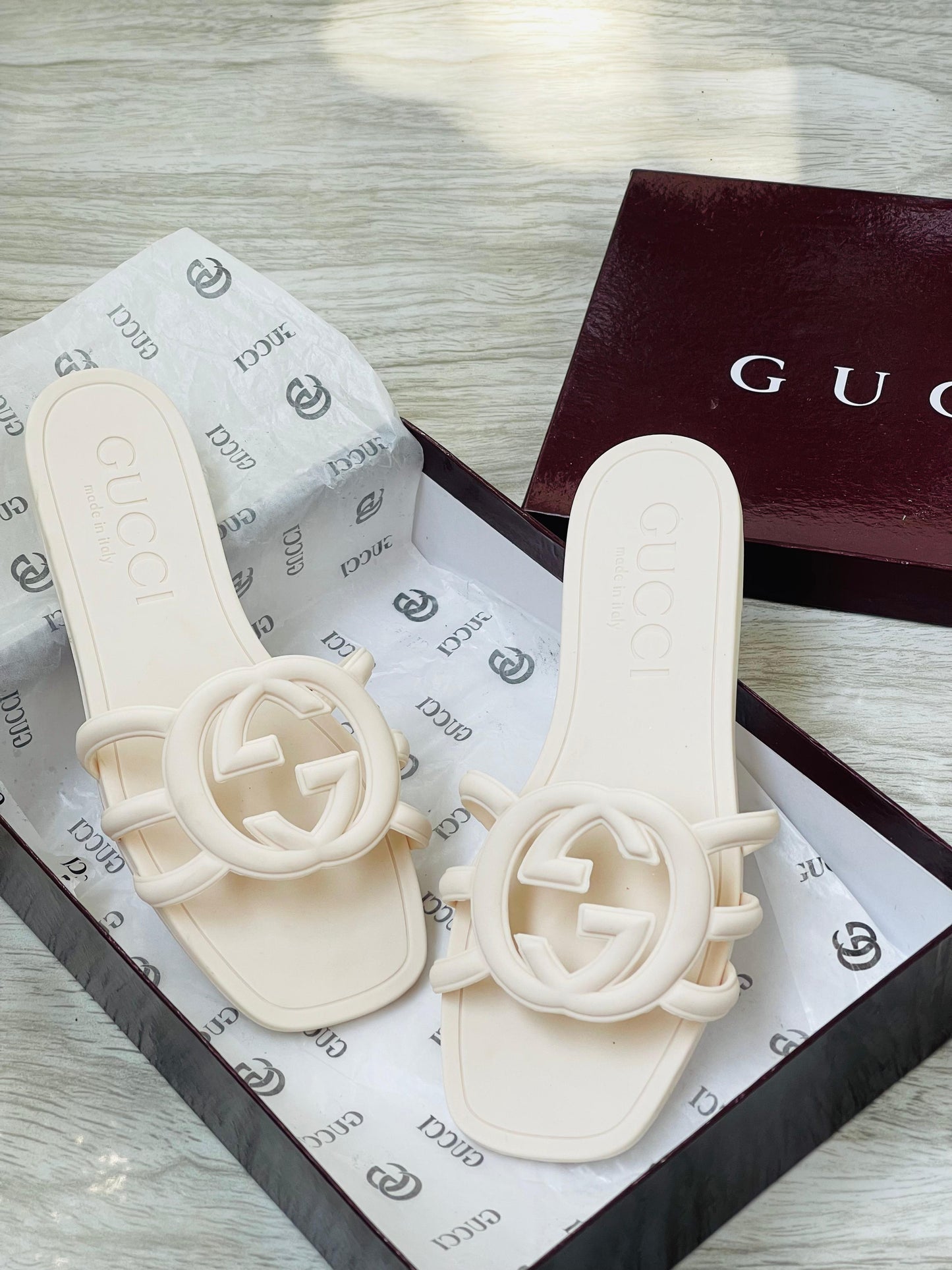 GUCCI GG JELLY SLIDES SLIPPER