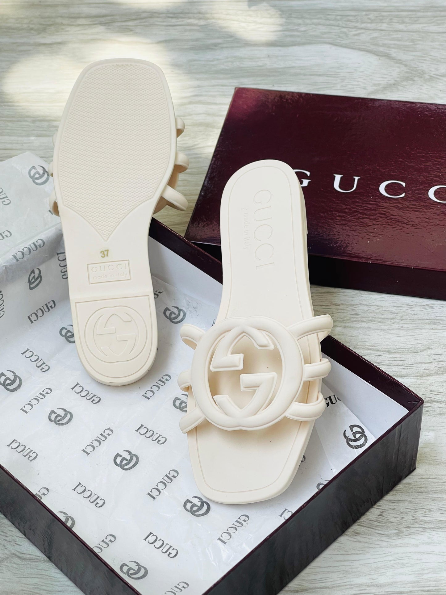 GUCCI GG JELLY SLIDES SLIPPER