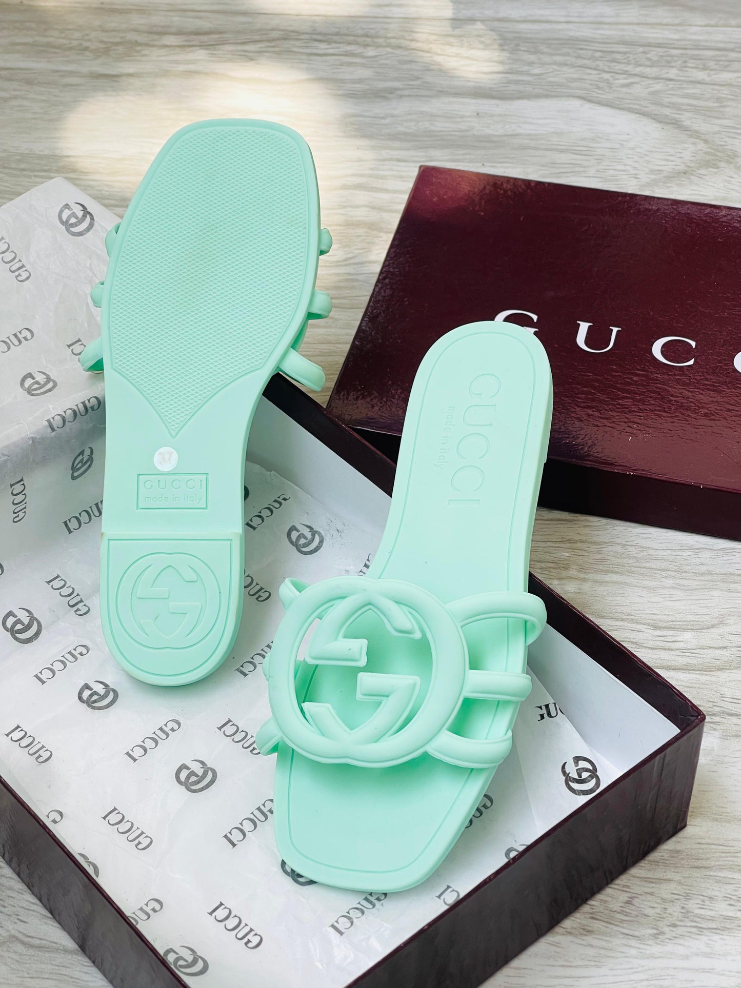 GUCCI GG JELLY SLIDES SLIPPER