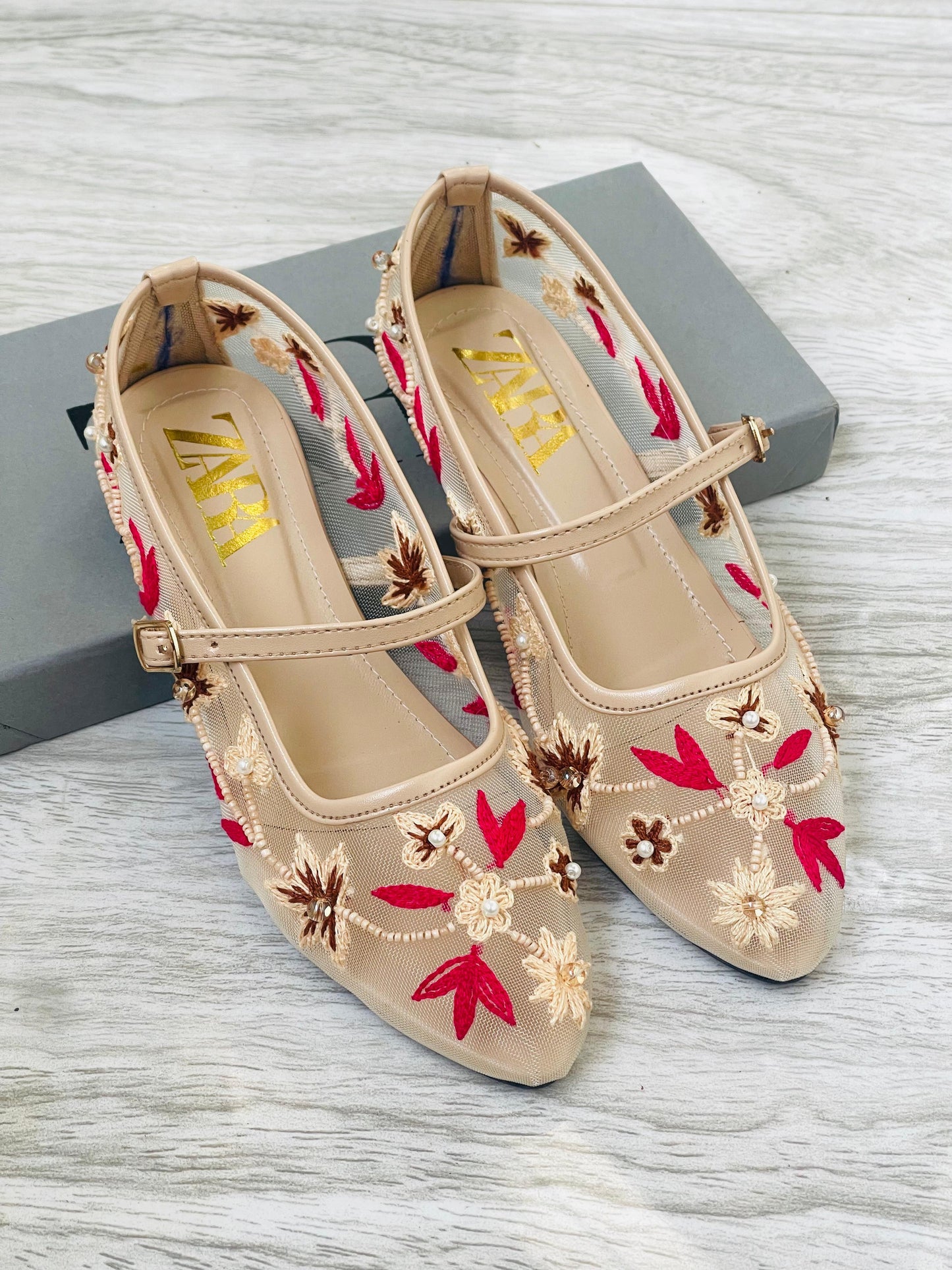 ZARA EMBROIDERED FLATS PUMPS